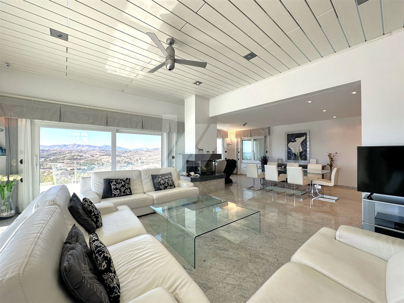 Villa met panoramisch zeezicht te koop in Moraira, Costa Blanca.