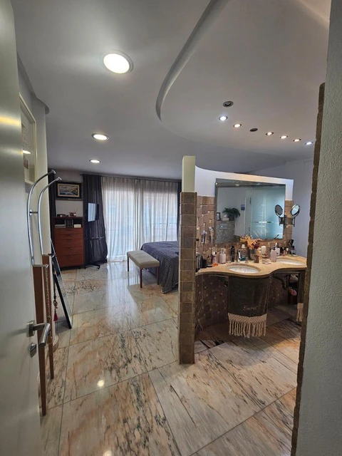 Prachtig herenhuis met uitzicht op zee te koop in de haven van Javea