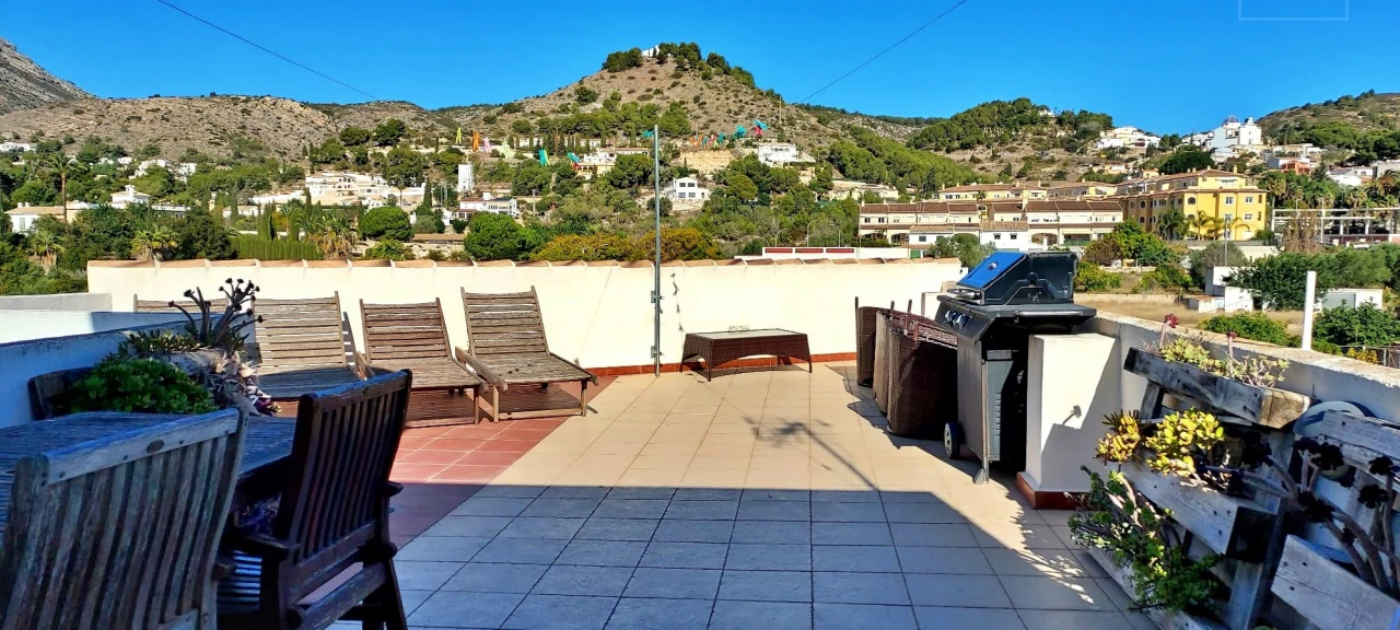 Large Townhouse For Sale in Javea