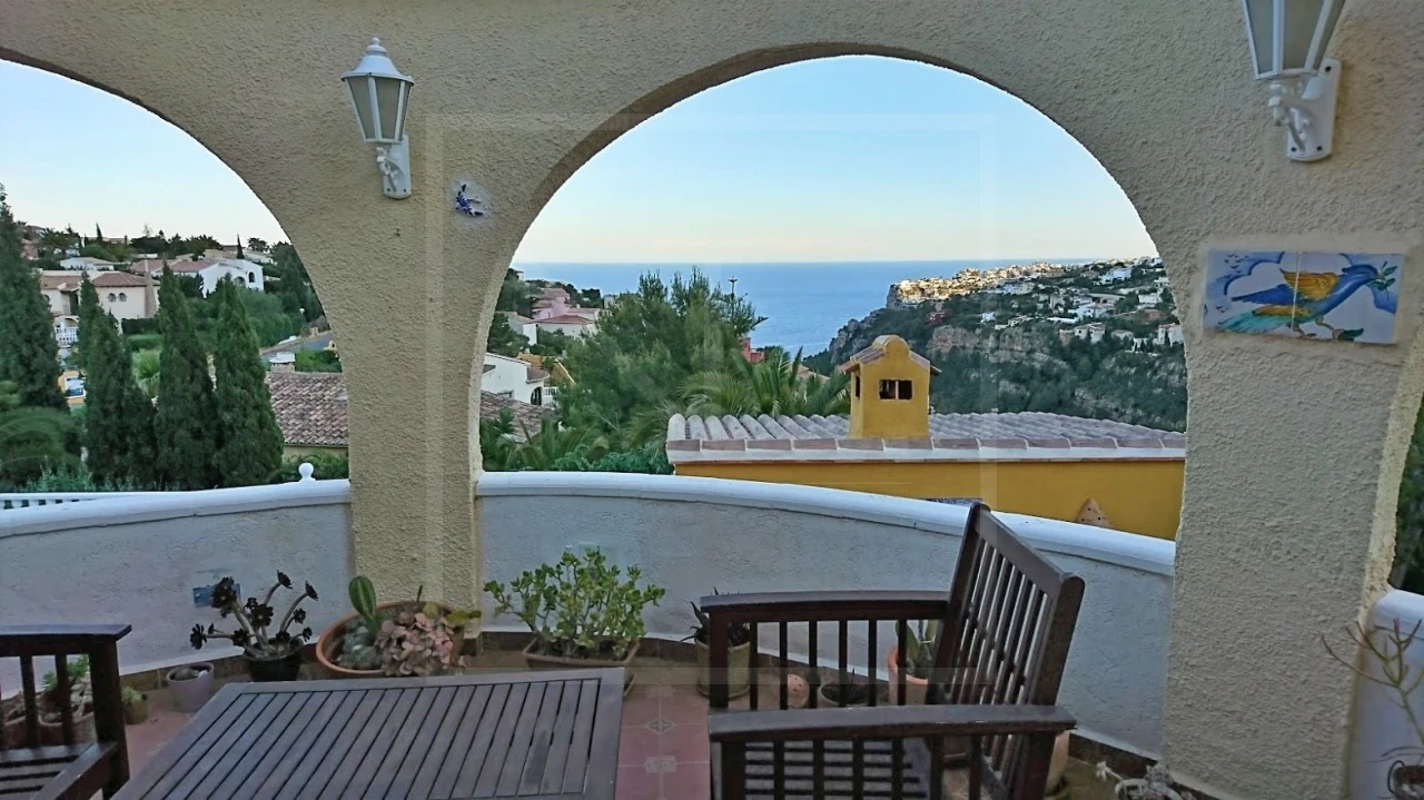 5 bedroom, 3 bathroom villa For Sale in Benitachell