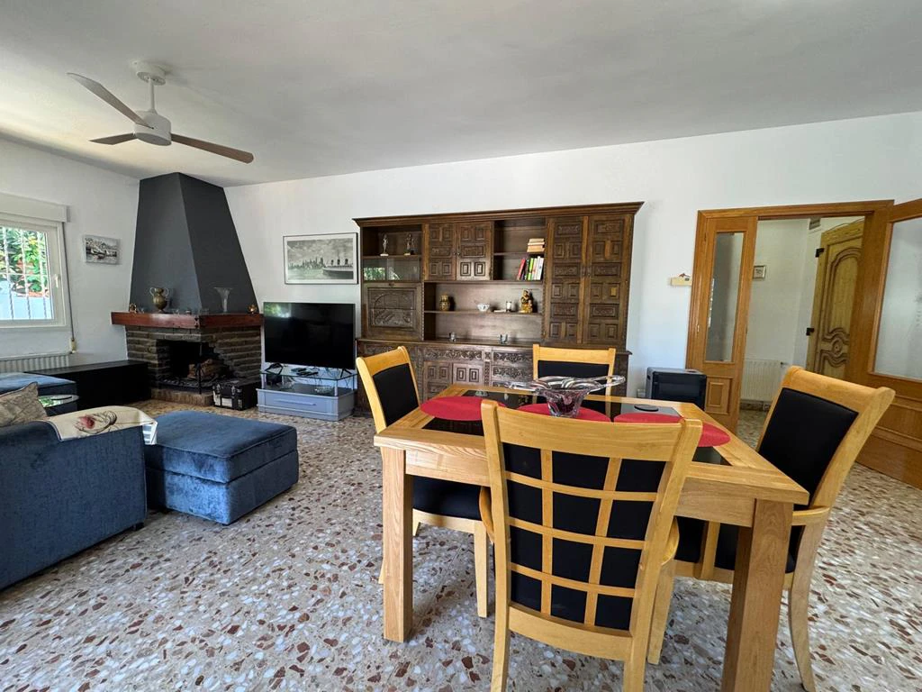Independent chalet with large plot and private pool in Las Marinas - Dénia
