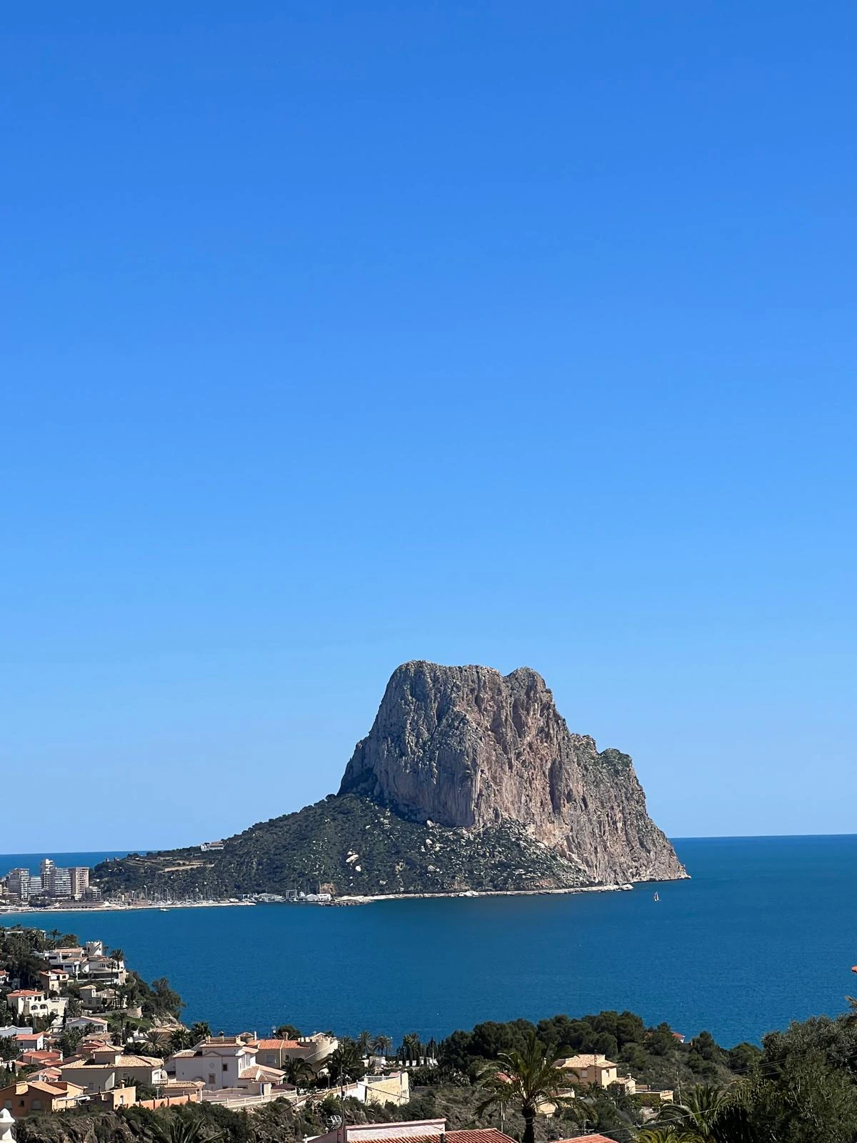 Villa Mediterránea en Maryvilla Calpe con Vistas al Mar, Piscina, Jacuzzi y Apartamento Independiente