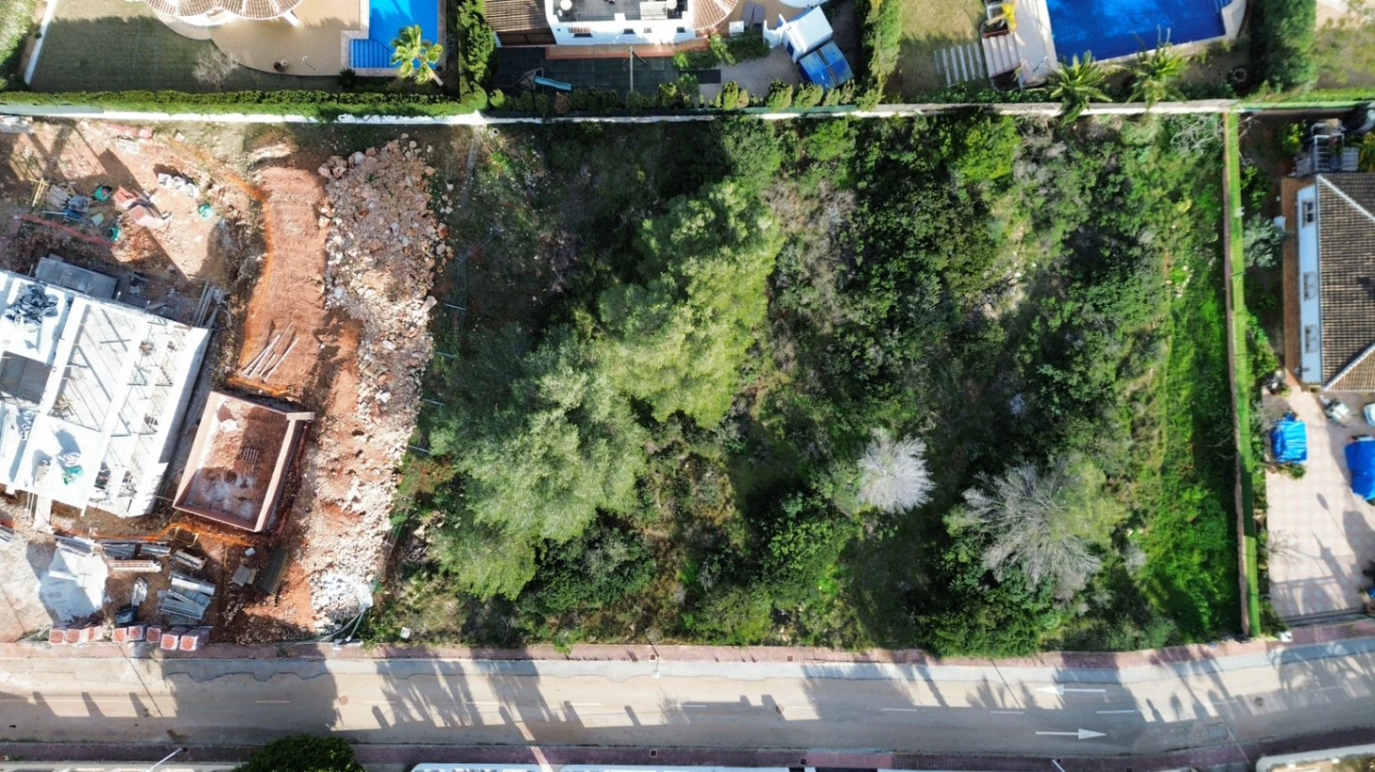 Plot for Sale in La Cala, Jávea – 1078 m² with Build Potential of 323 m² and Private Pool