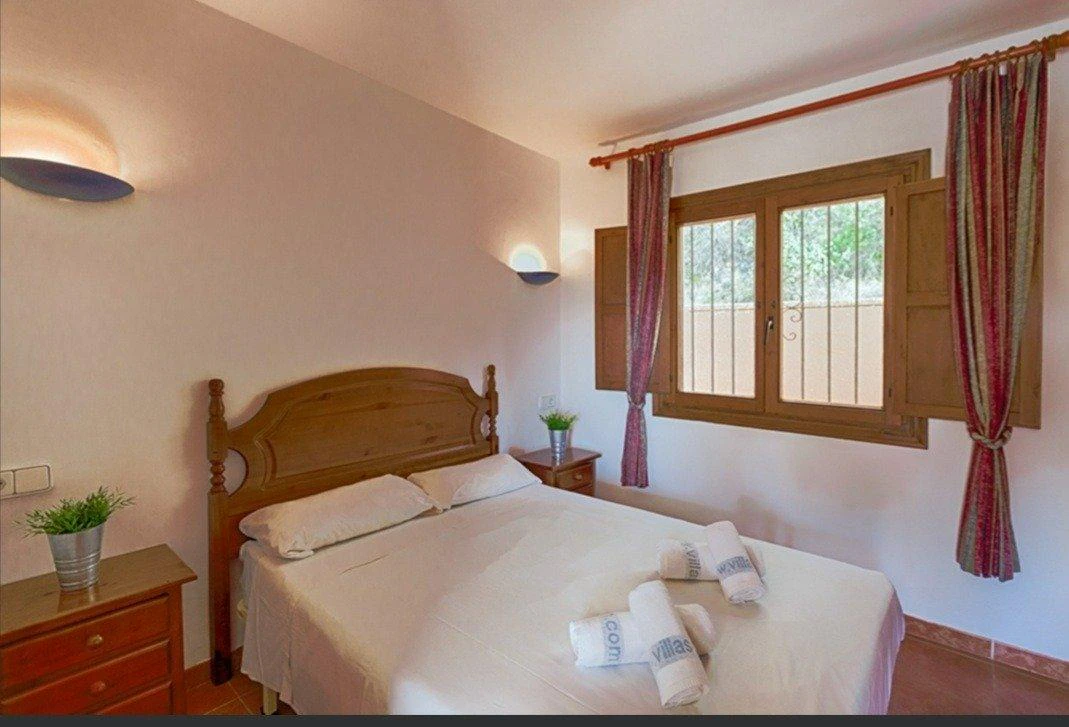VILLA WITH AN OPEN VIEW IN CALPE.
