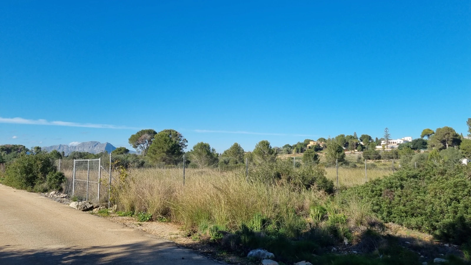 Finca en un terreno rústico en venta en Denia
