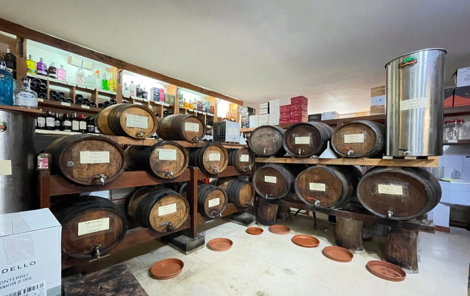 LOCAL COMERCIAL EN MORAIRA CON LICENCIAS DE VENTA DE ALIMENTACION Y BEBIDAS ALCOHÓLICAS
