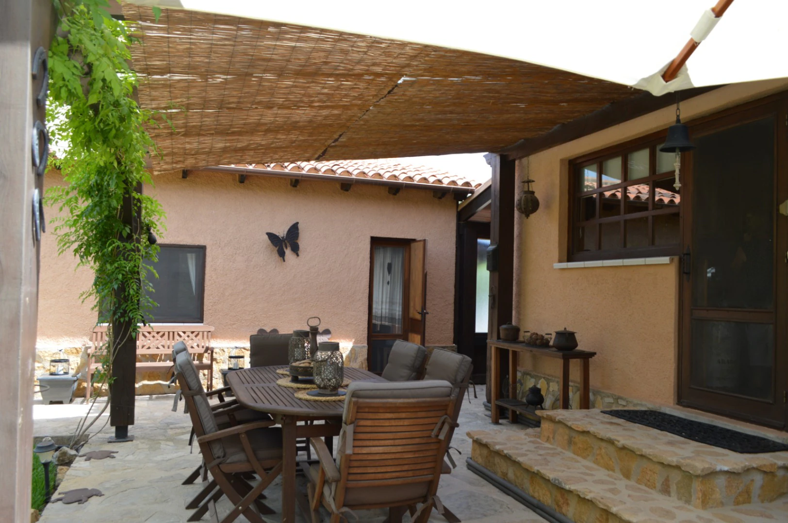 Villa for sale in Alcalali: Private, large south-facing plot, walking distance