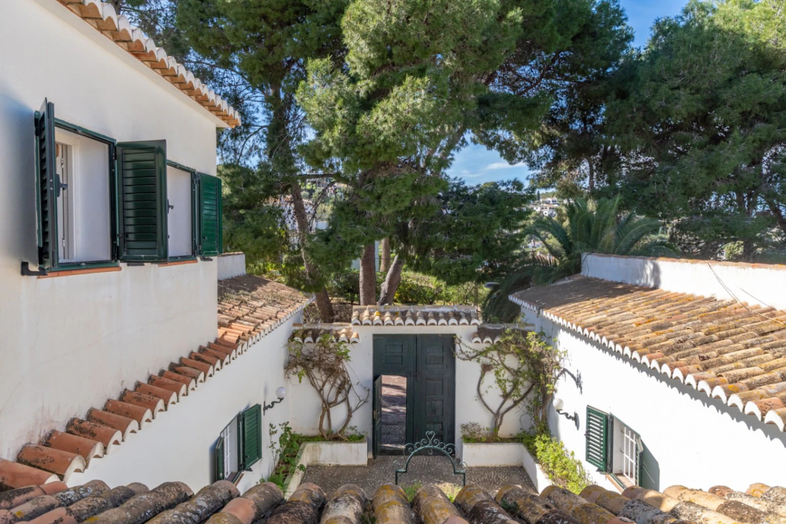 Stunning villa with amazing sea views in the El Tosalet urbanization.