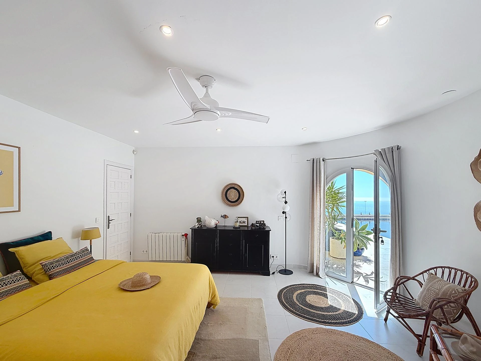 Cumbre del Sol villa renovated with spectacular sea views