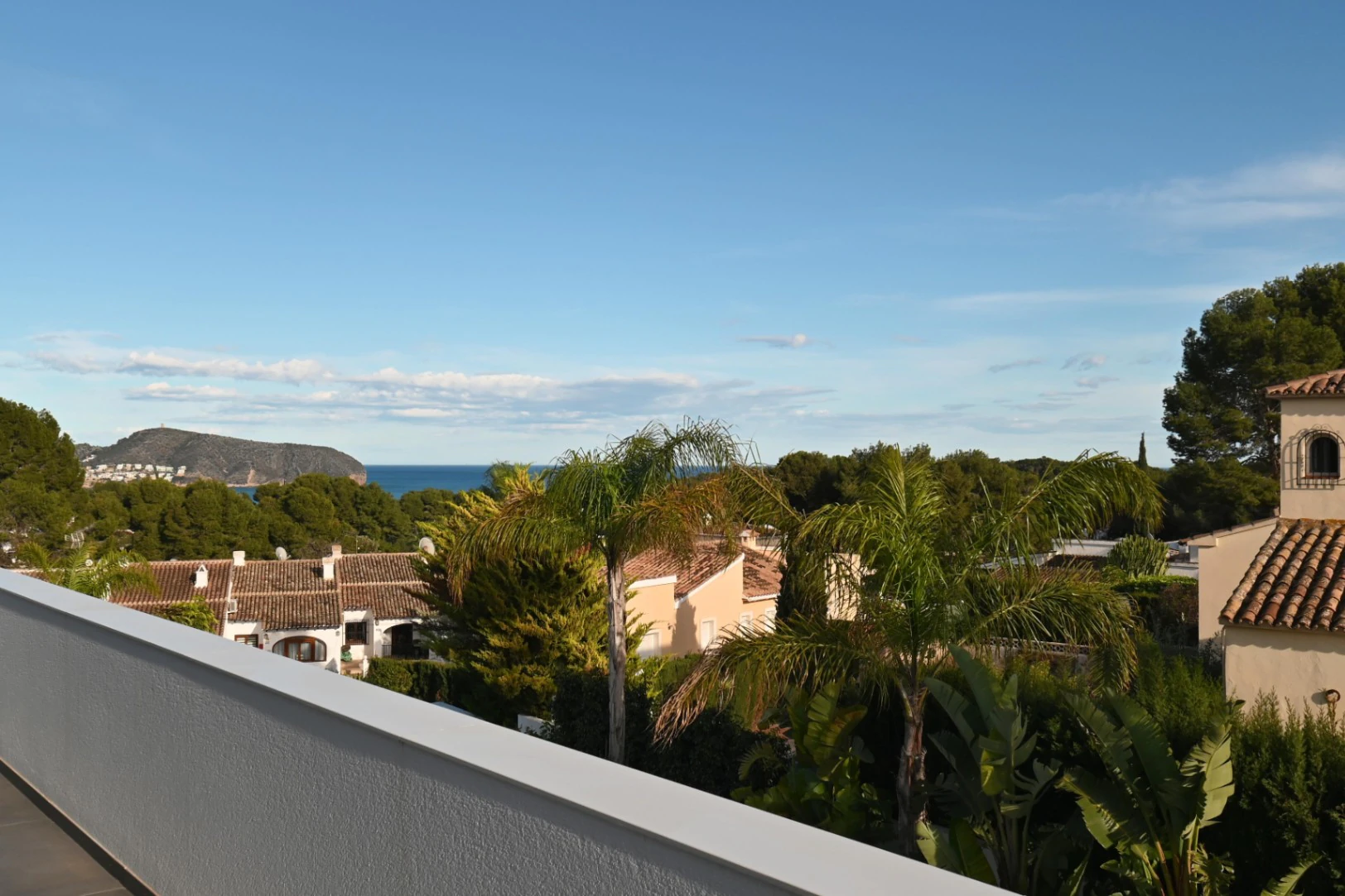 Luxe villa met zeezicht te koop in Moraira