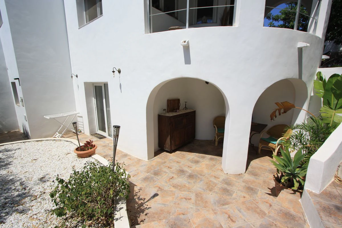 VILLA WITH OPEN VIEWS IN DÉNIA