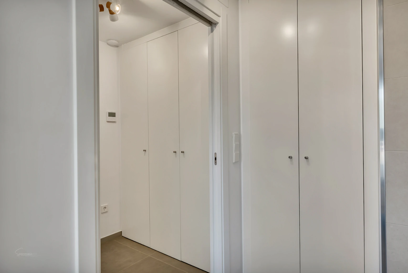 Modern 3-bedroom apartment with a large terrace.