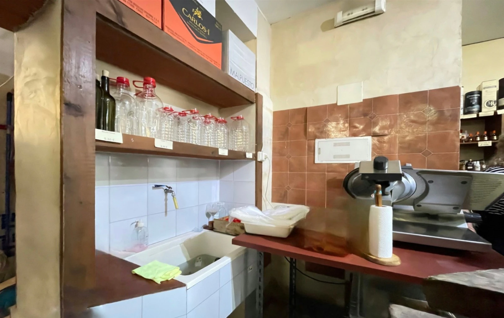 Gewerbeimmobilie in Moraira, komplett frei, ideal für Ihr Unternehmen