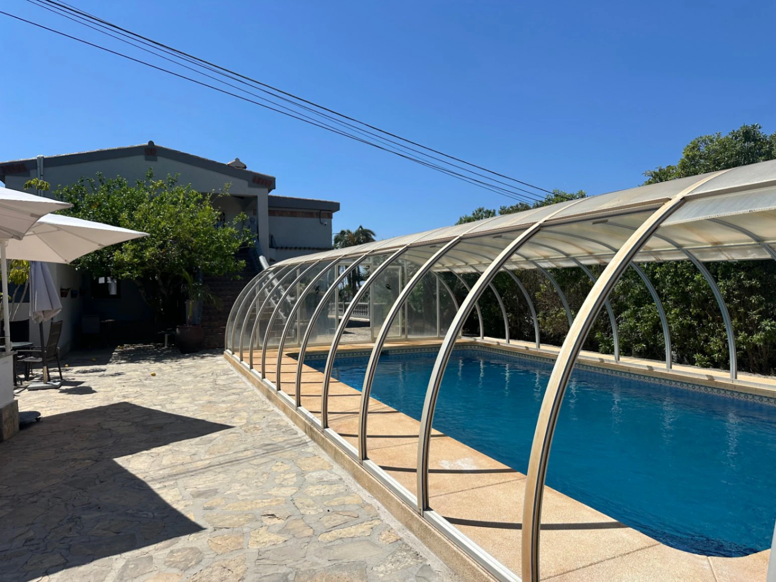 Charmante villa méditerranéenne avec vue sur la mer, grande piscine couverte et jardin – Teulada