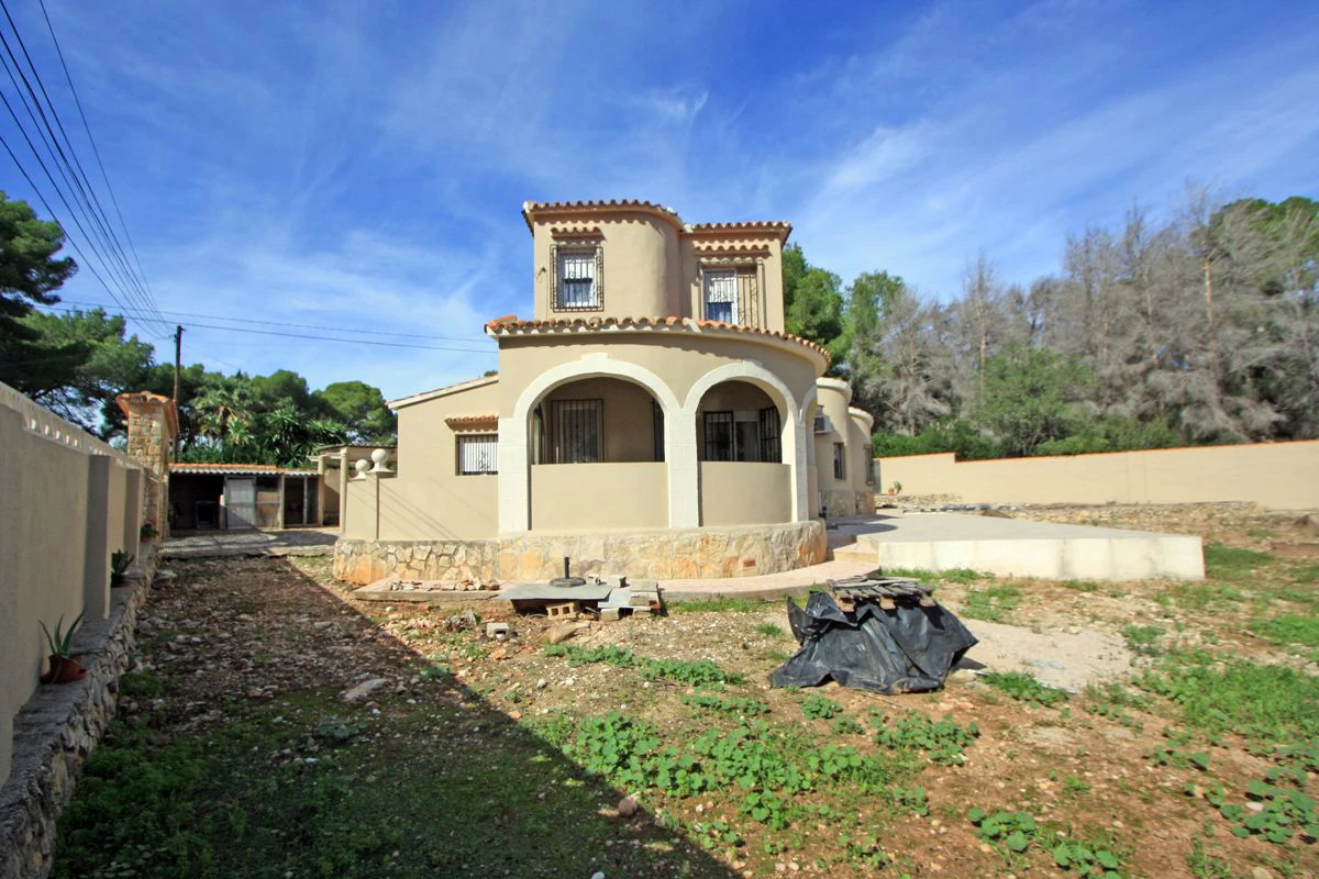 VILLA WITH MOUNTAIN VIEWS IN DÉNIA