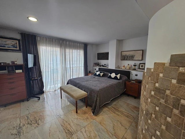 Prachtig herenhuis met uitzicht op zee te koop in de haven van Javea