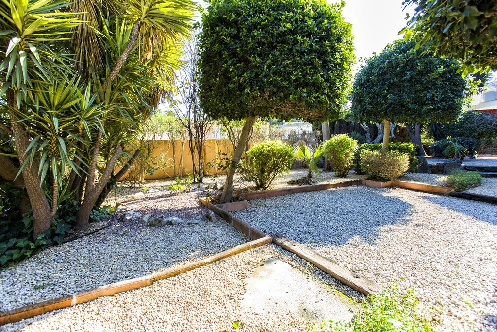 Villa with 2950 m² plot just 700 m from Marineta Cassiana, Dénia