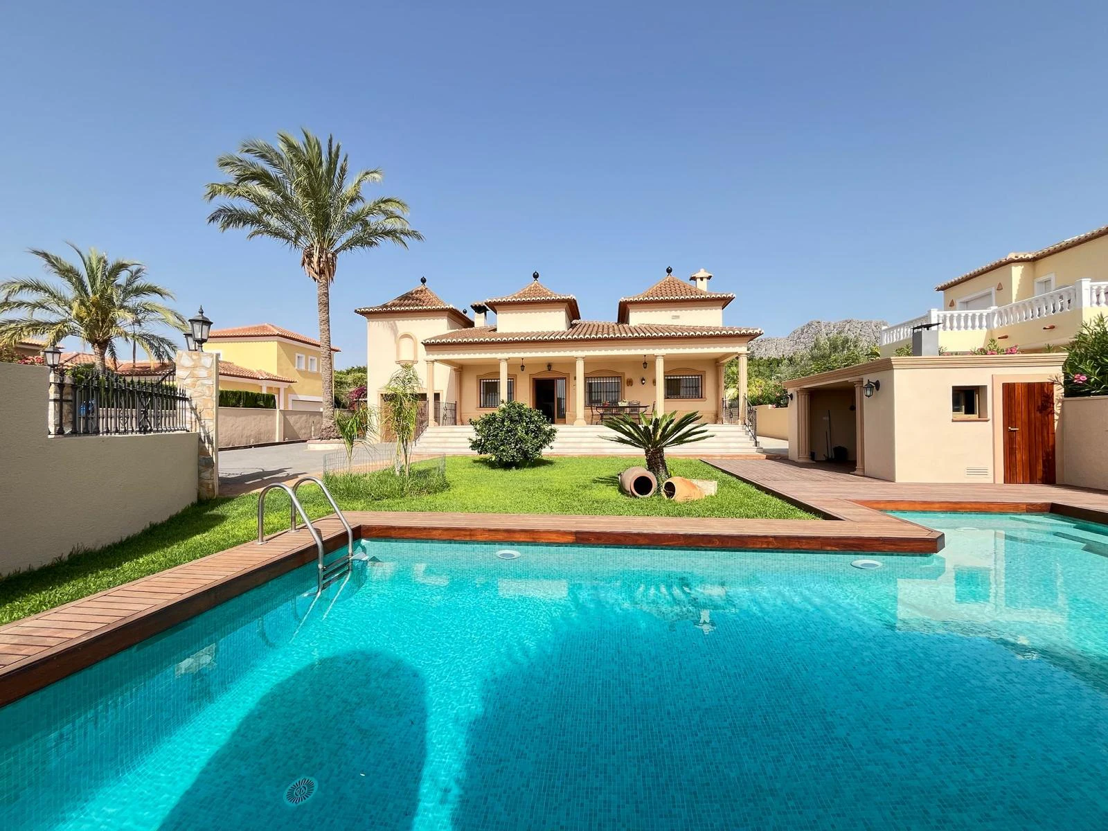 Villa moderne avec jardin privé et garage à Beniarbeig