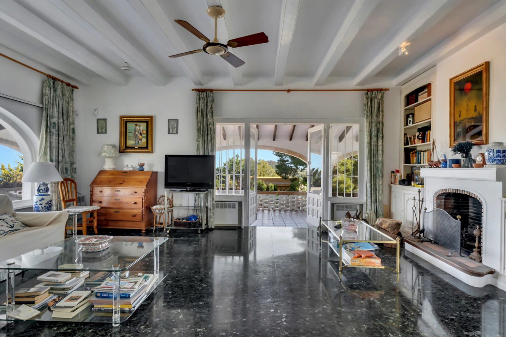 Stunning villa with amazing sea views in the El Tosalet urbanization.