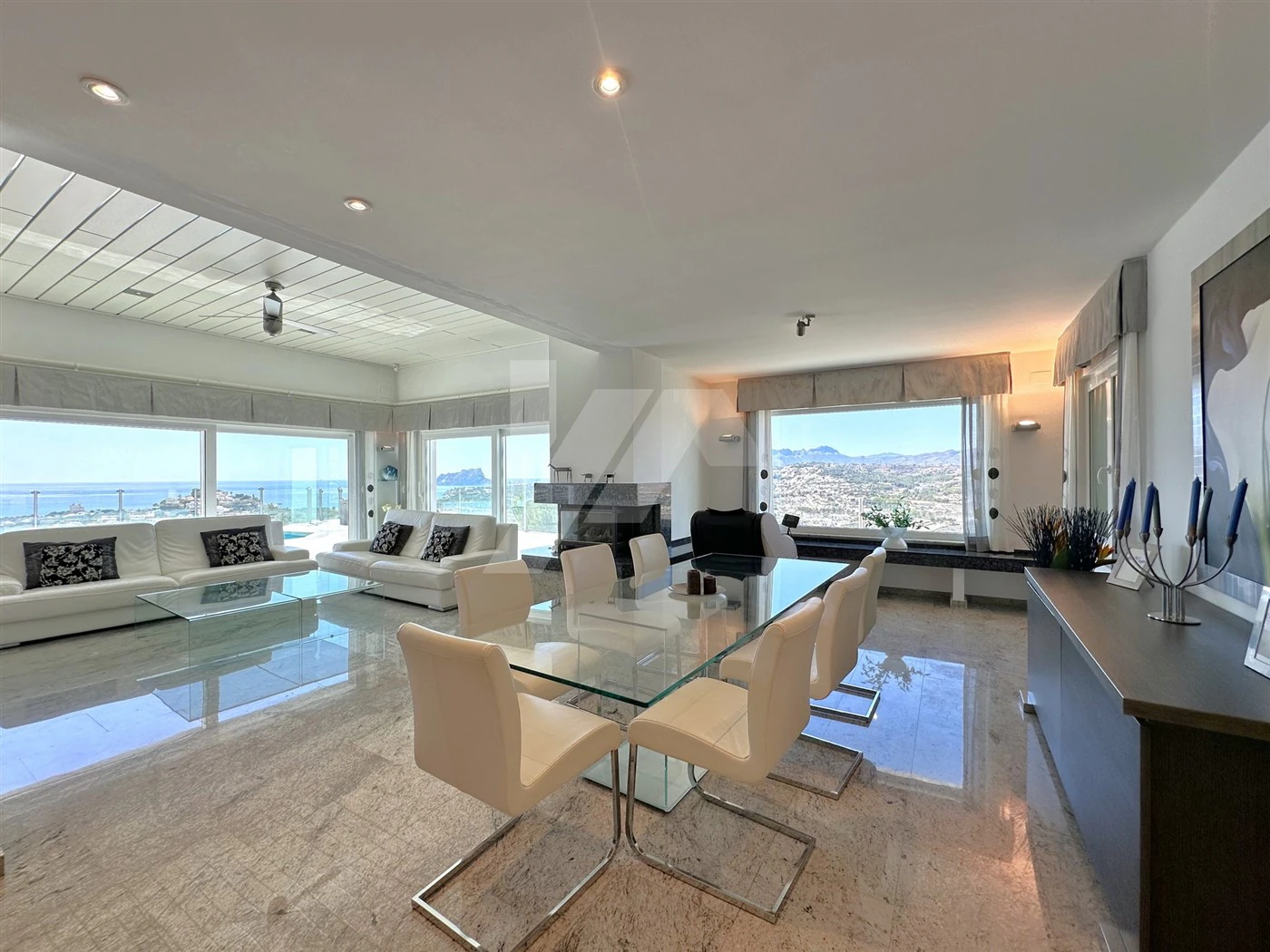Villa met panoramisch zeezicht te koop in Moraira, Costa Blanca.