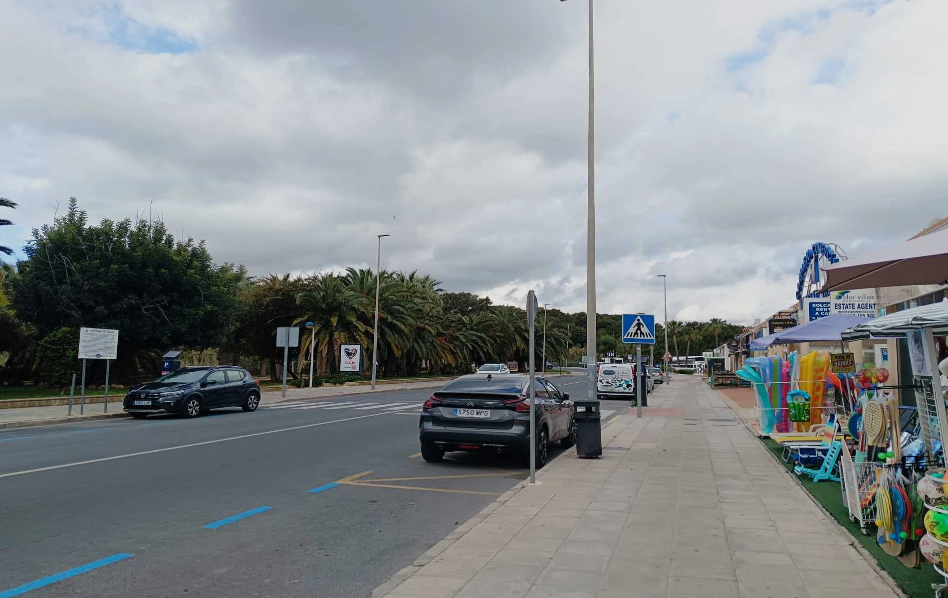 Gewerbeimmobilie in Moraira, komplett frei, ideal für Ihr Unternehmen