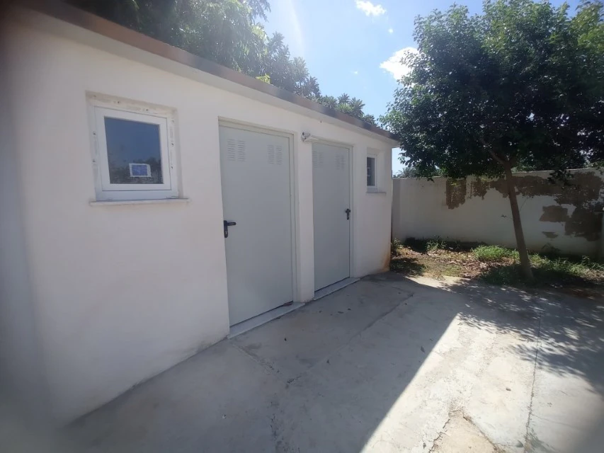 Villa for sale in the marinas with large plot and pool