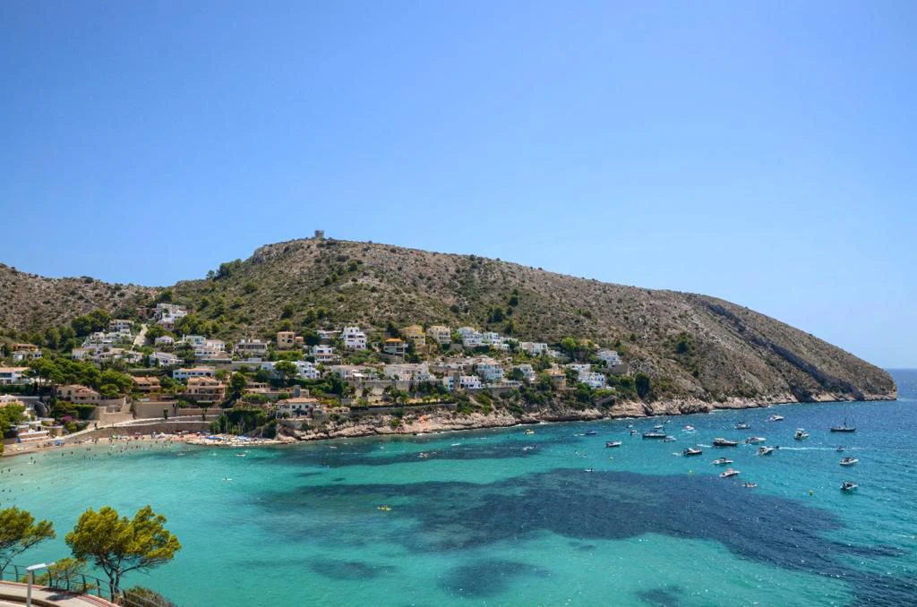 Seafront Penthouse for Sale in El Portet, Moraira – Panoramic Sea Views