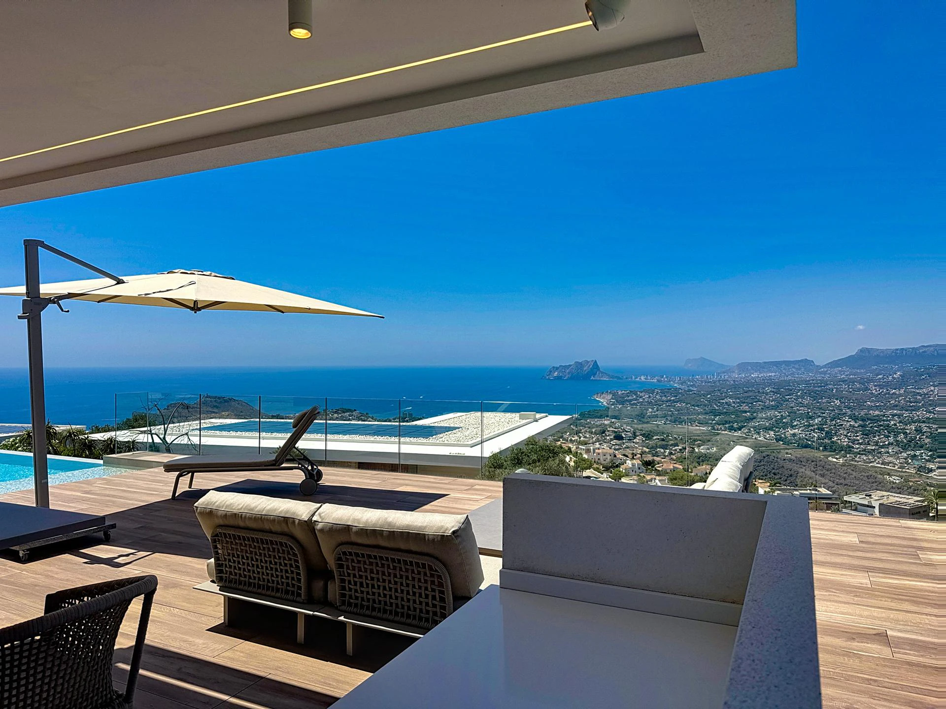 Cumbre del Sol Luxury villa with panoramic views in Jazmines residential area