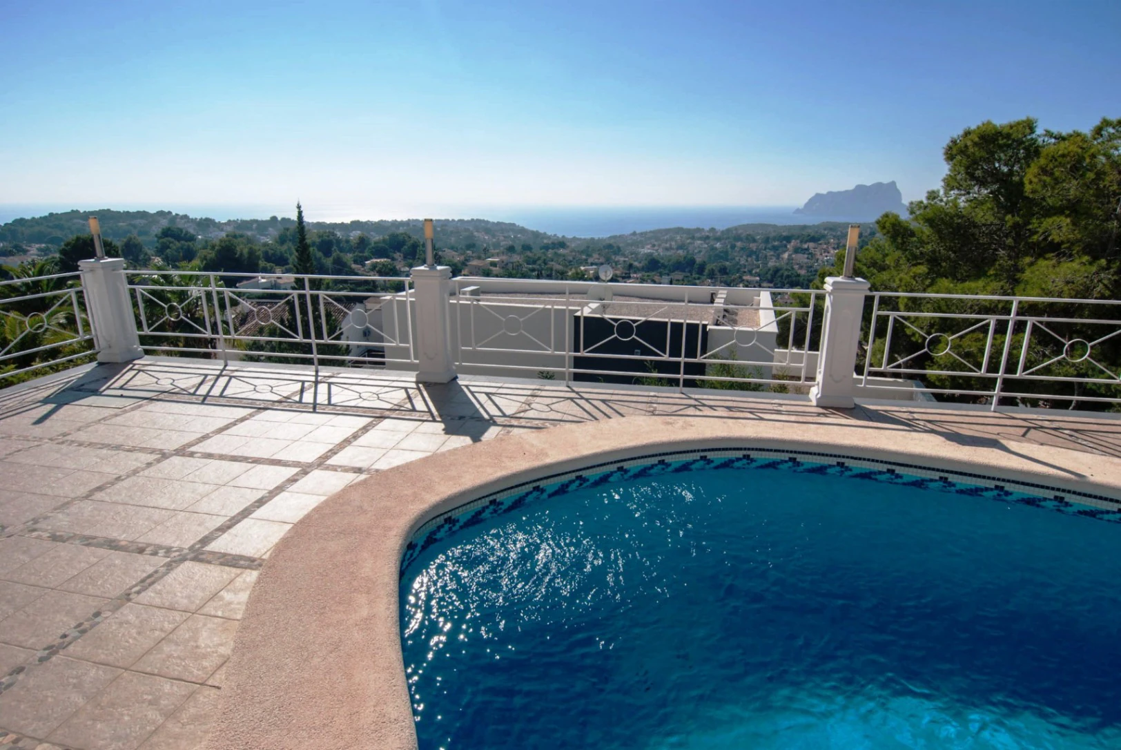 Villa con vistas al mar en venta en Moraira