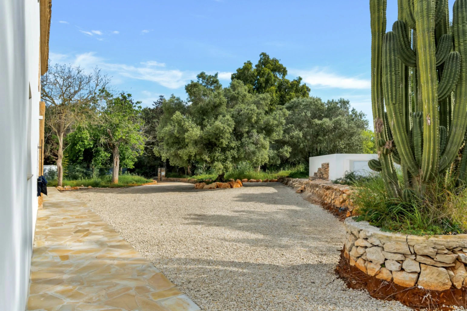 Beautiful Andalusian style finca built on a large plot