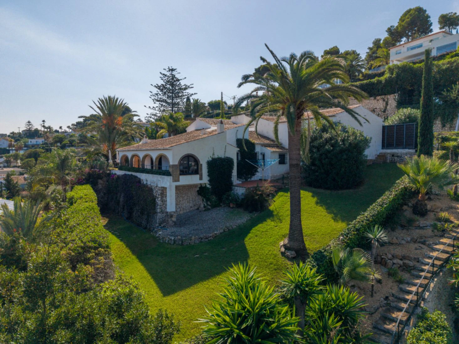 Villa with spectacular sea views in the 'El Tosalet' urbanization in Jávea.