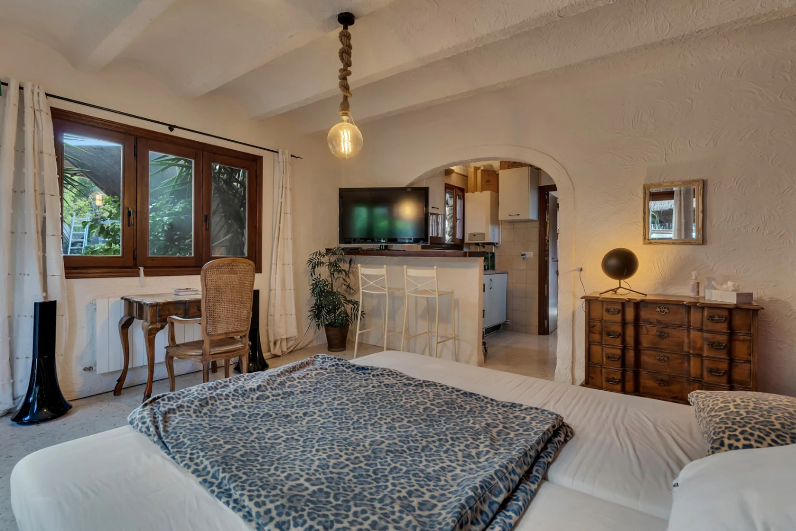 Villa avec appartement d'invités, entièrement rénovée et proche du centre historique de Jávea.