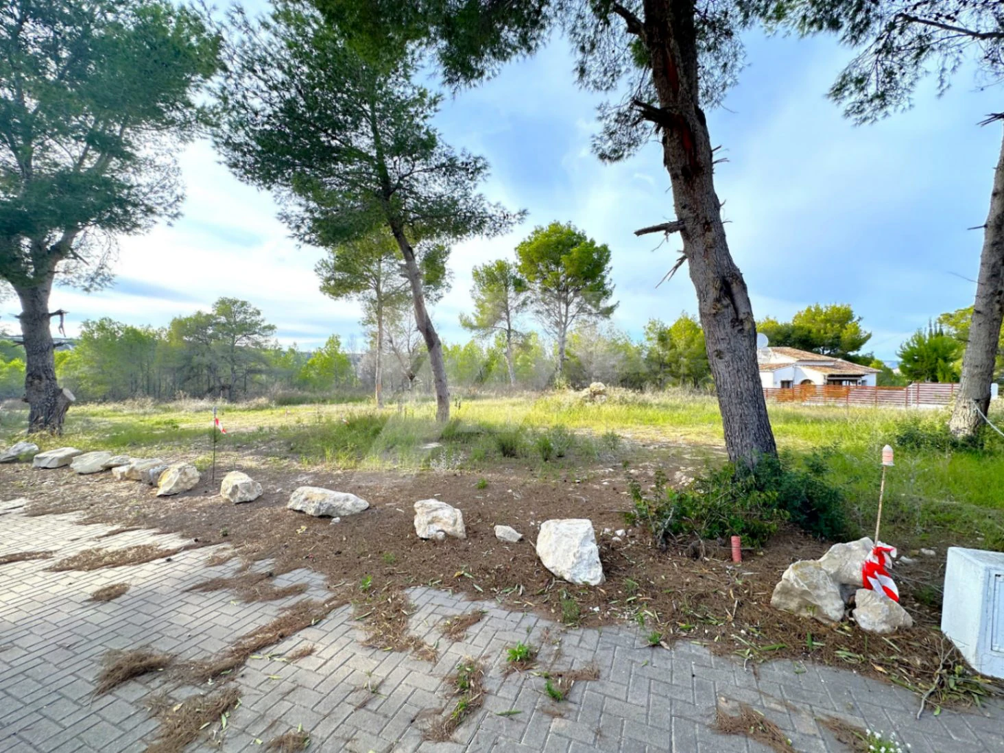 Plot for sale in Moraira, open views.