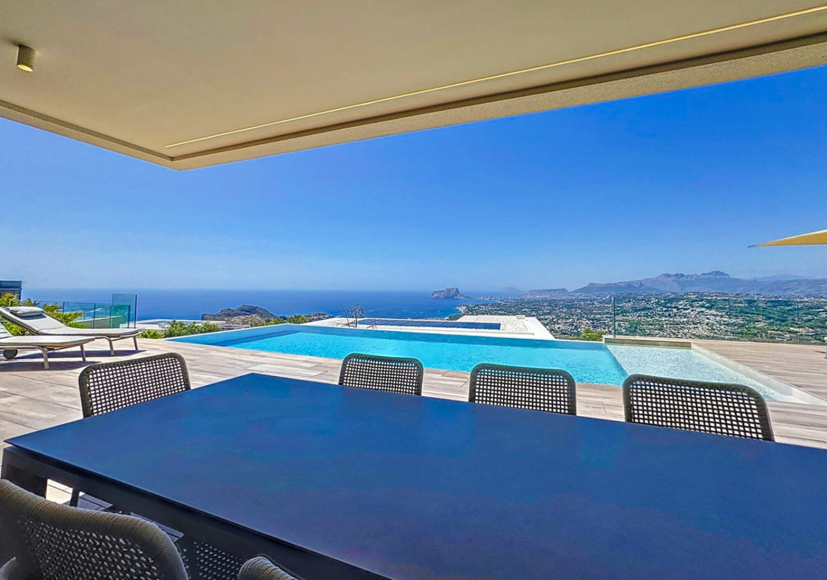 Cumbre del Sol Luxury villa with panoramic views in Jazmines residential area