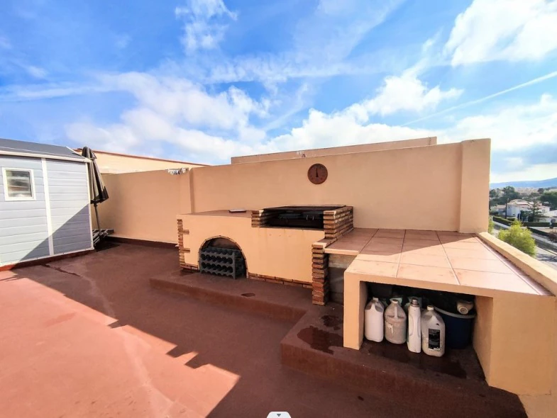 Penthouse for sale on the beach of Denia with sea views