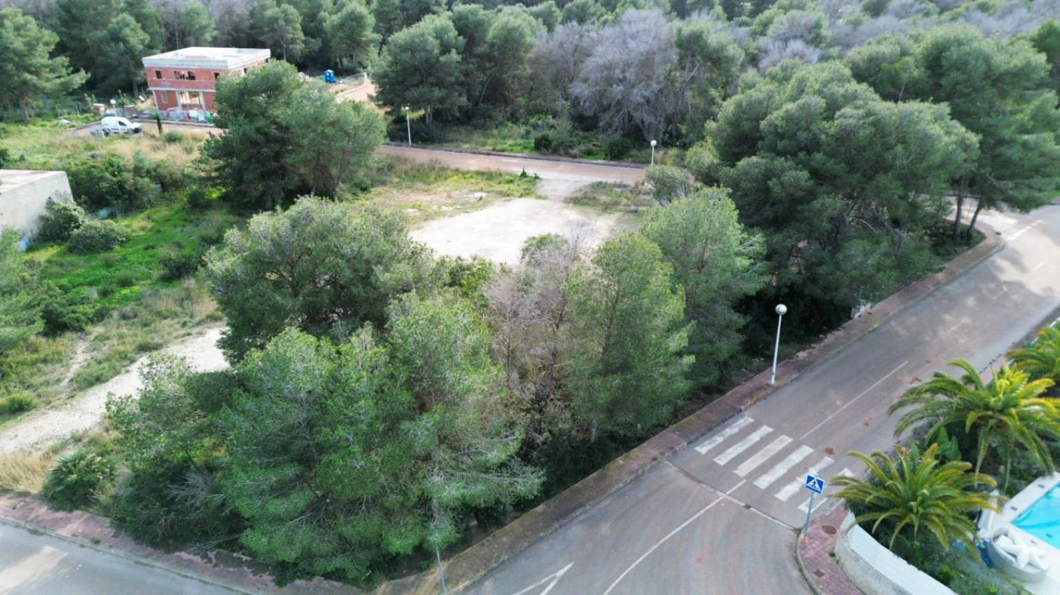 Plot for Sale in La Cala, Jávea – 1037 m² with Build Potential of 311 m² and Private Pool
