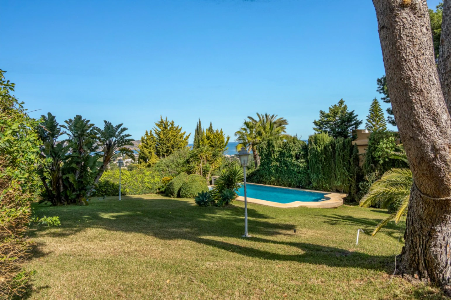 Stunning villa with amazing sea views in the El Tosalet urbanization.