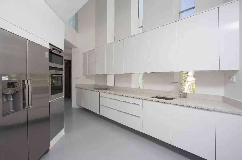 Luxurious modern frontline villa with stunning sea views