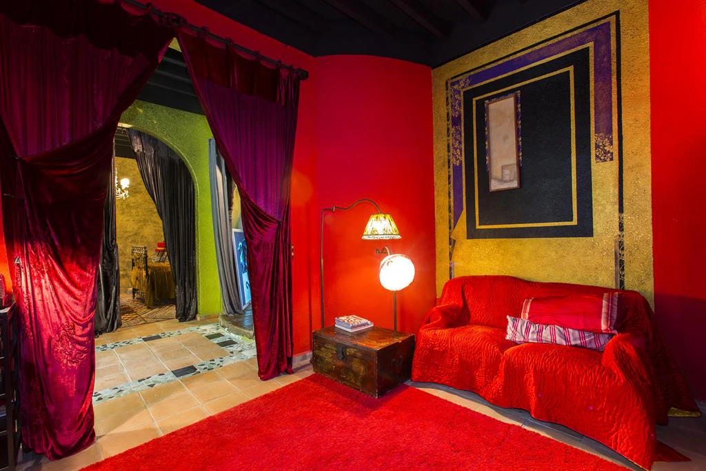 Two-storey town house with extensive interior patio, Dénia