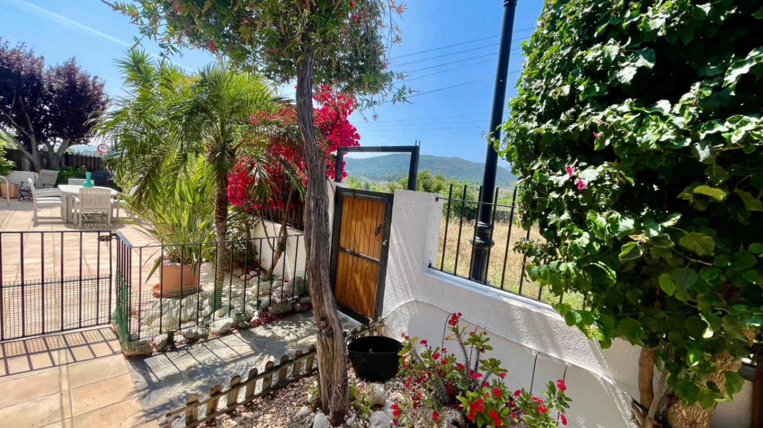 Villa for sale in Alcalali: Main house 4 bed, separate 2 bed casita