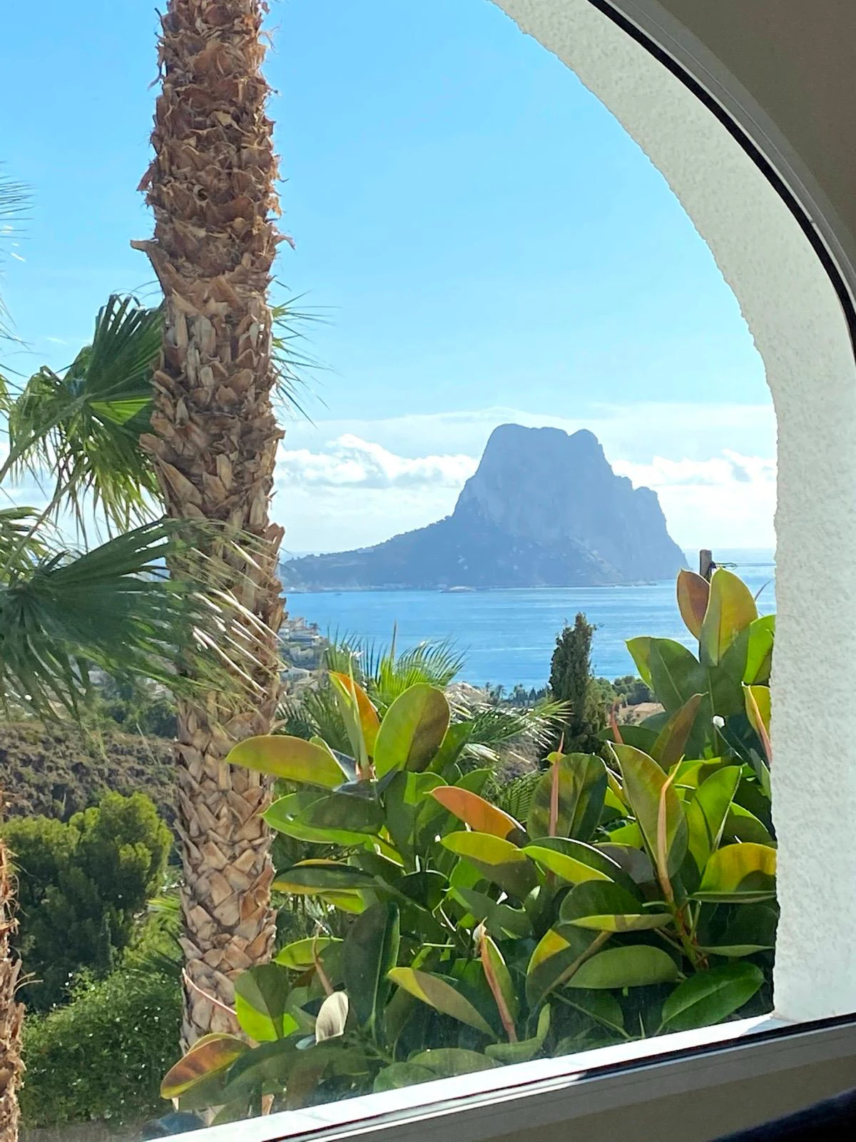 Villa Mediterránea en Maryvilla Calpe con Vistas al Mar, Piscina, Jacuzzi y Apartamento Independiente