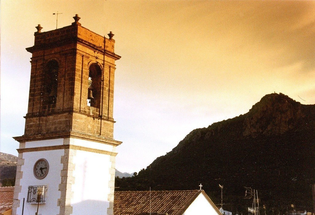 Parcela de 1.000 m2 en Orba dentro del pueblo