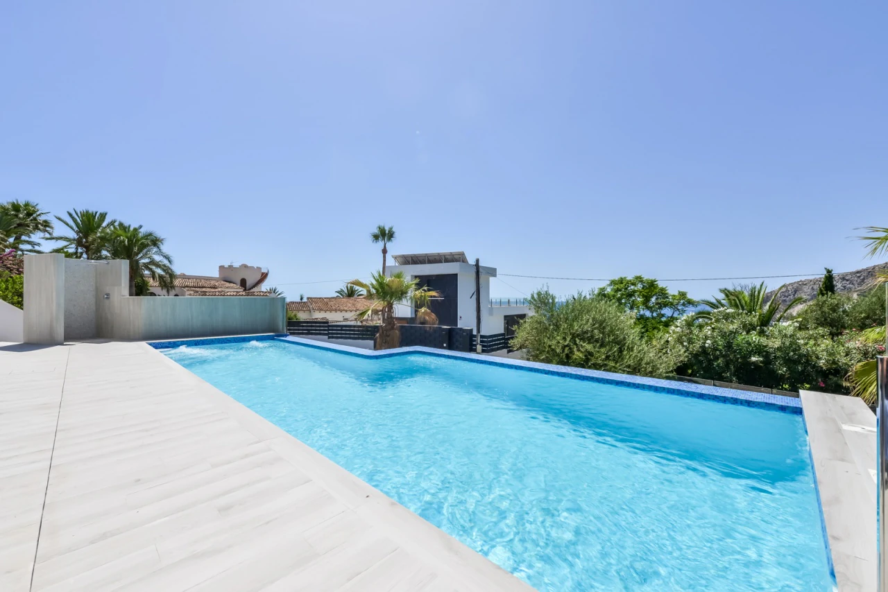 6 Schlafzimmer, 6 Badezimmer Villa zum Verkauf in Calpe