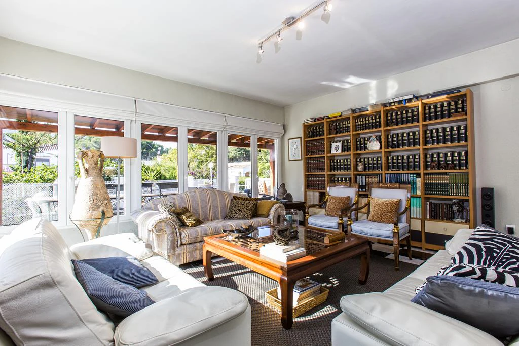 Villa with 2950 m² plot just 700 m from Marineta Cassiana, Dénia