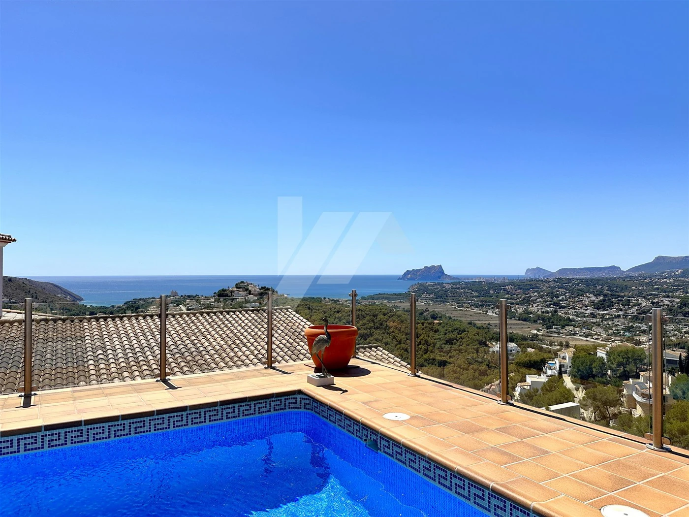 Uitzonderlijke villa te koop met uitzicht op zee in Moraira.