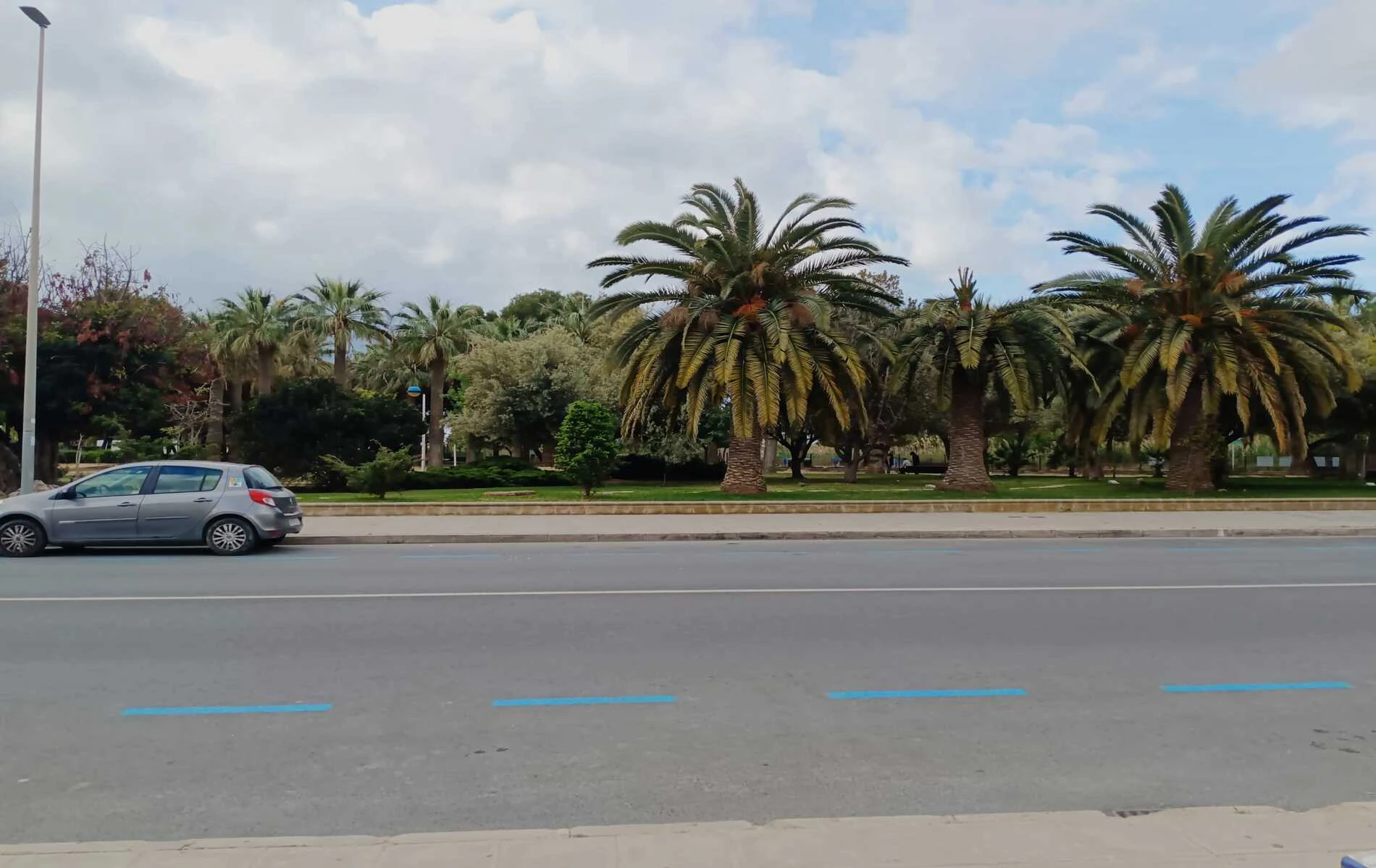 LOCAL COMERCIAL EN MORAIRA CON LICENCIAS DE VENTA DE ALIMENTACION Y BEBIDAS ALCOHÓLICAS