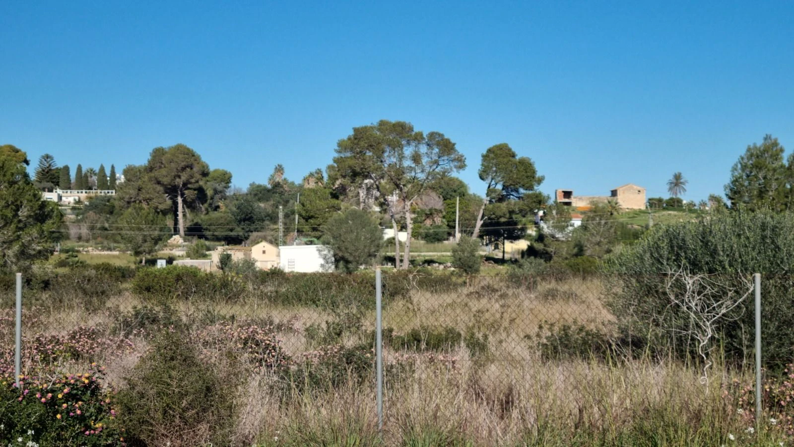 Finca en un terreno rústico en venta en Denia