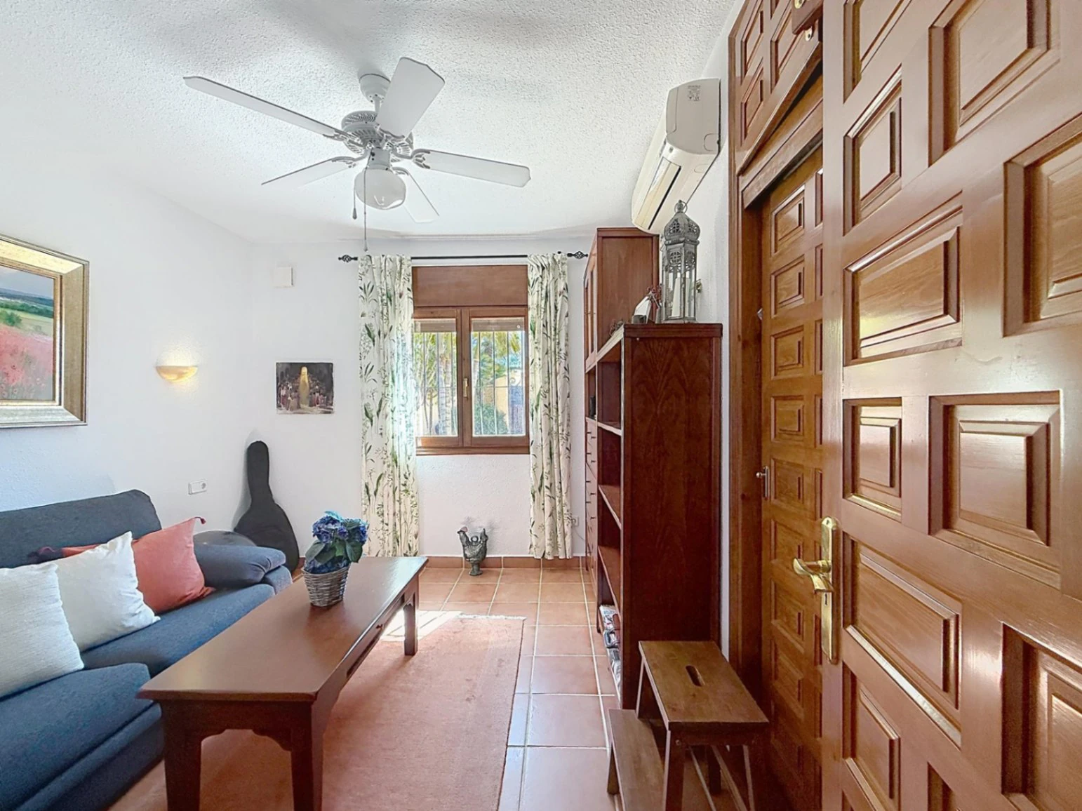 Cumbre del Sol villa with spectacular views of the sea and cliffs.