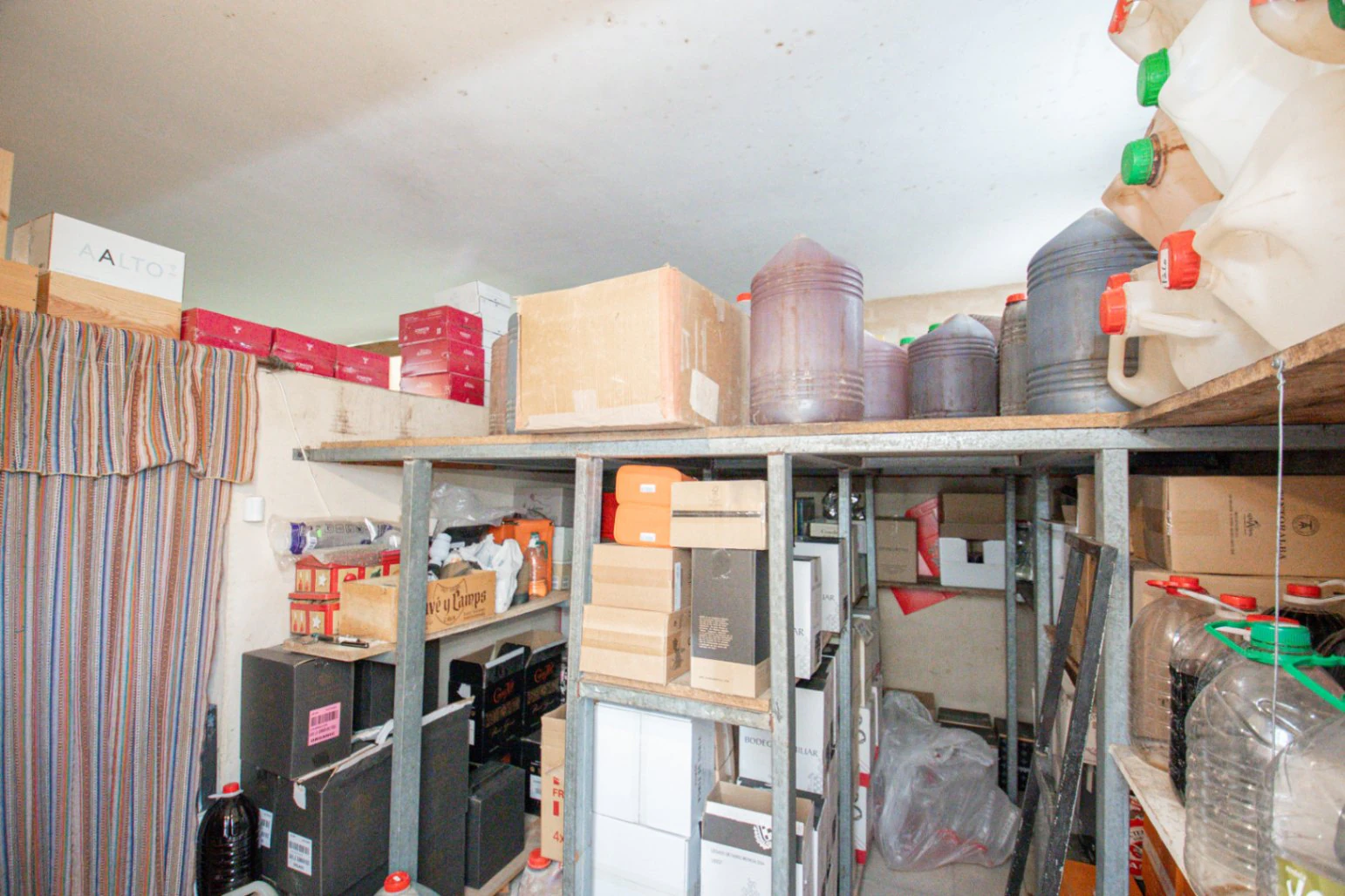 Bodega en venta en Moraira en una ubicación privilegiada.