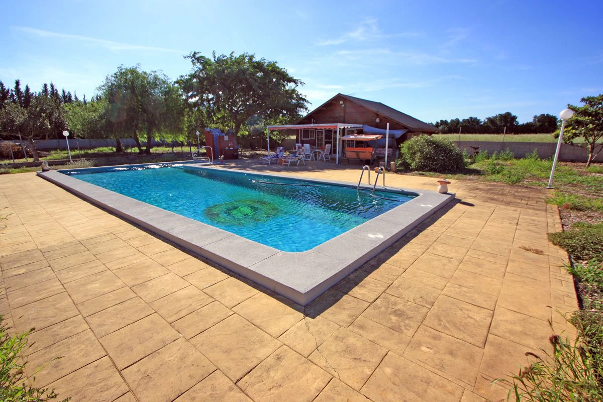 Finca-Villa of 11.310 m2 at 400 m from the beach